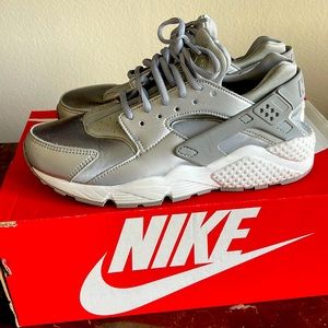 Nike sneakers, worn once! Like new! Comes with box!